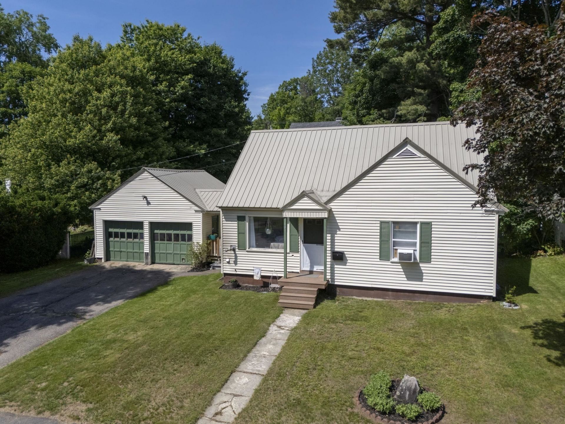60 Crescent Street, Laconia, NH 03246 Main Photo