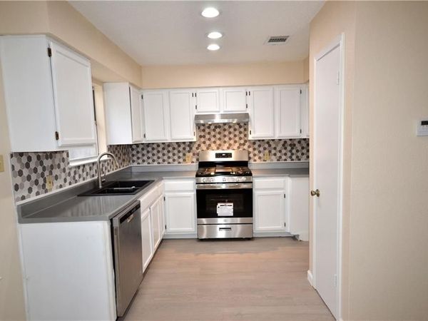 13903 Lothian DR, Pflugerville, TX 78660