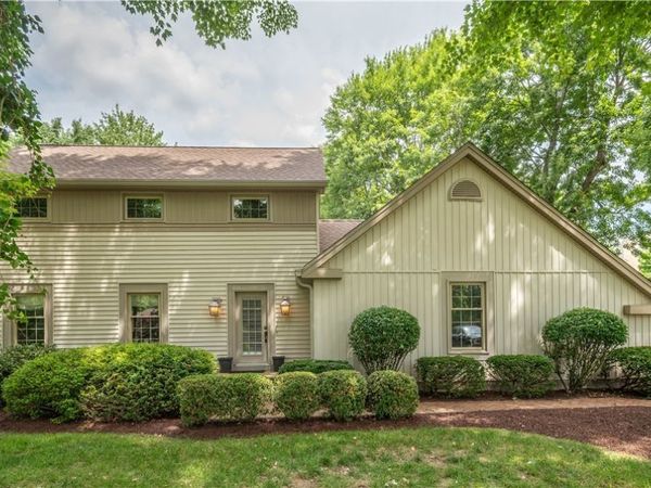 548 Squirrel Hill Drive , Youngstown, OH 44512