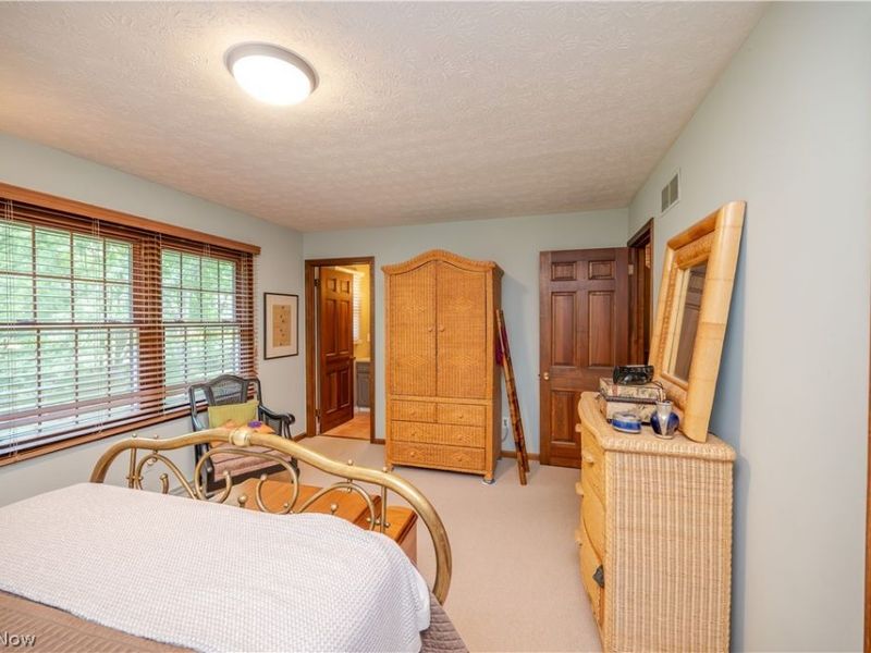 548 Squirrel Hill Drive, Youngstown, OH 44512 Photo 10