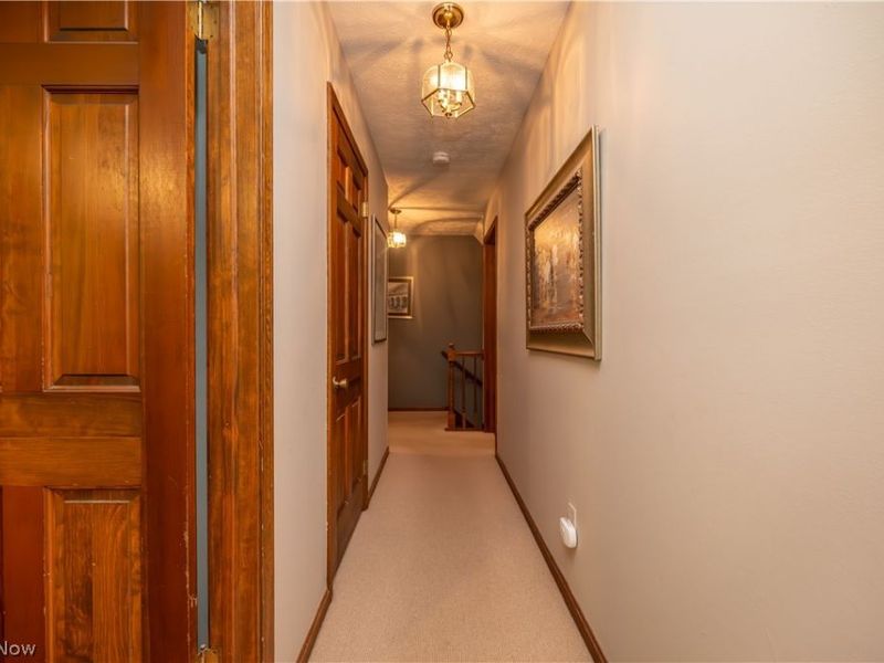 548 Squirrel Hill Drive, Youngstown, OH 44512 Photo 12