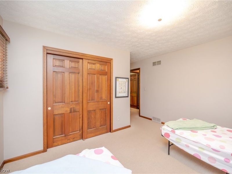548 Squirrel Hill Drive, Youngstown, OH 44512 Photo 13