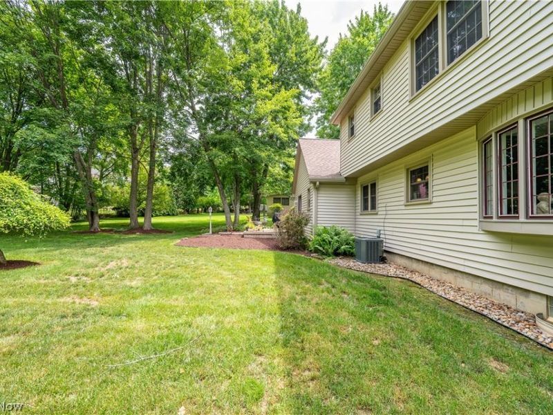 548 Squirrel Hill Drive, Youngstown, OH 44512 Photo 17