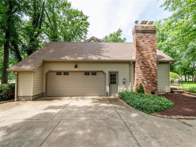 548 Squirrel Hill Drive, Youngstown, OH 44512 Photo 6