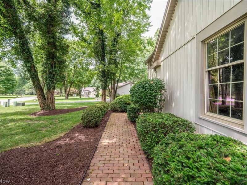 548 Squirrel Hill Drive, Youngstown, OH 44512 Photo 7