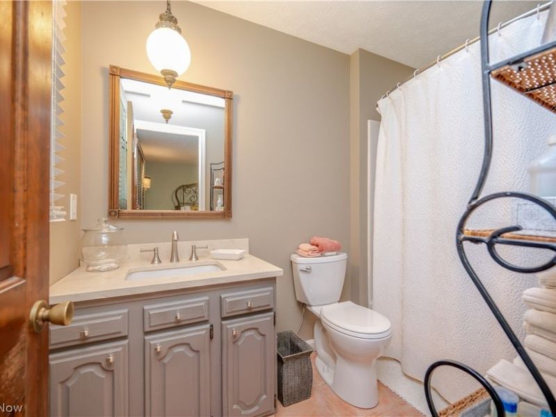548 Squirrel Hill Drive, Youngstown, OH 44512 Photo 9