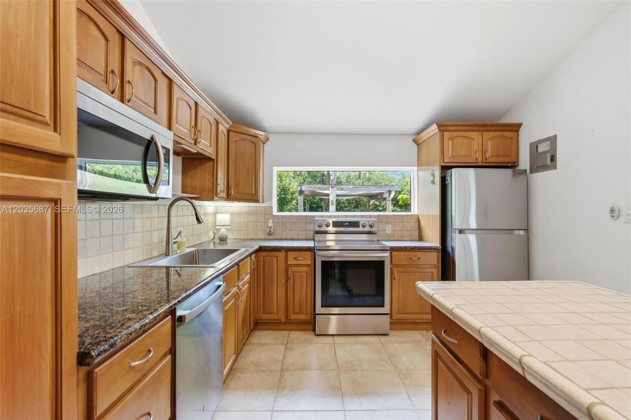2355 Overbrook St, Coconut Grove, FL 33133 Photo