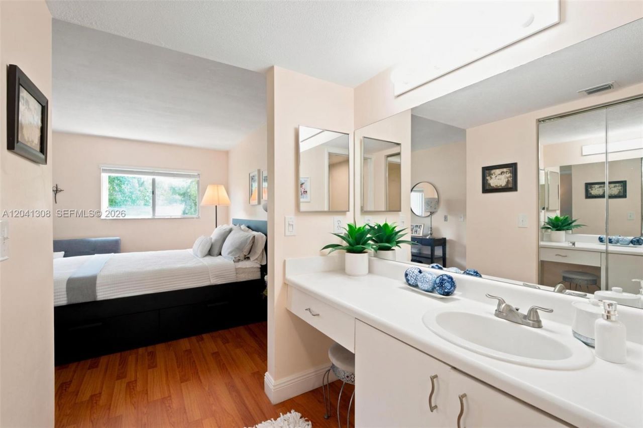 901 SW 138th Ave , Unit 305C, Pembroke Pines, FL 33027 Photo