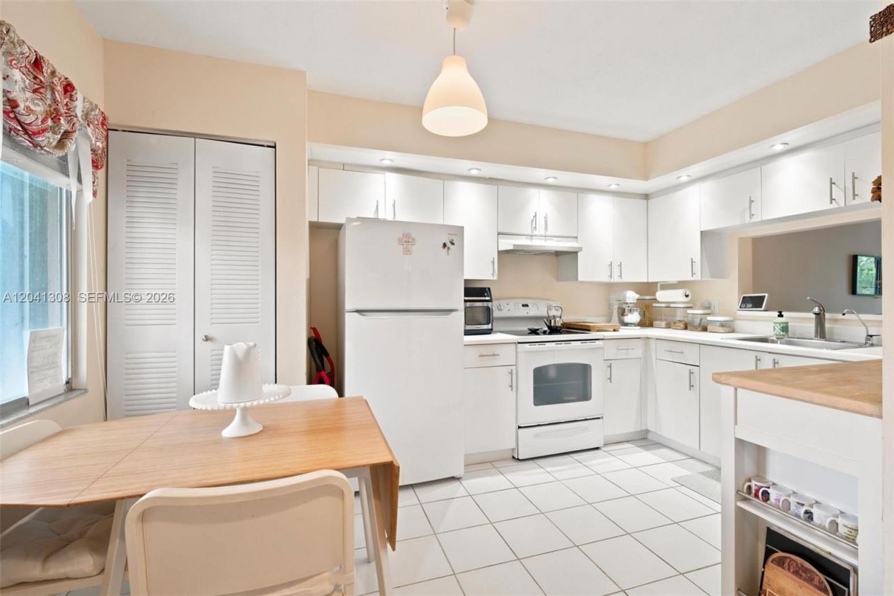 901 SW 138th Ave , Unit 305C, Pembroke Pines, FL 33027 Photo