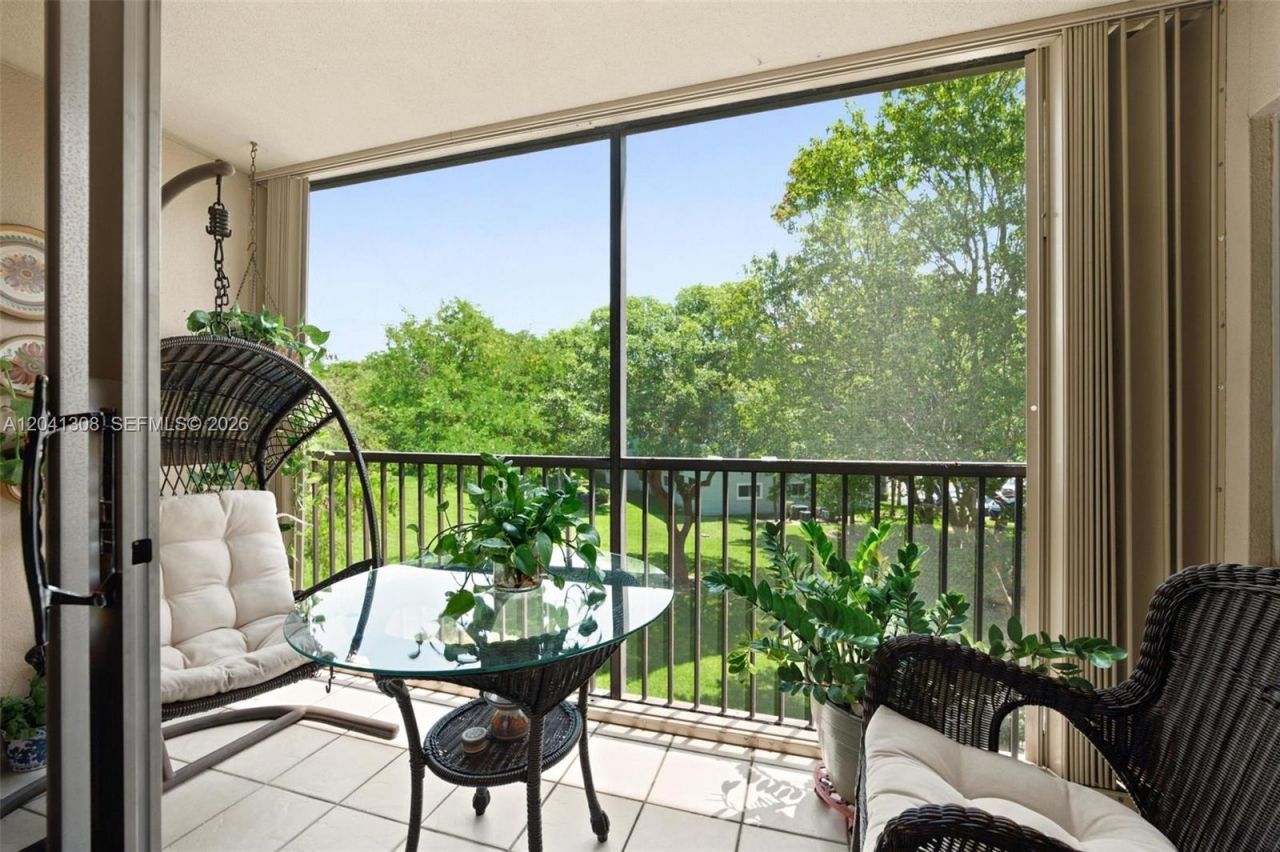 901 SW 138th Ave , Unit 305C, Pembroke Pines, FL 33027 Photo