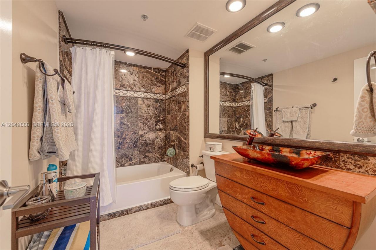 325 S Biscayne Blvd , Unit 4222, Miami, FL 33131 Photo