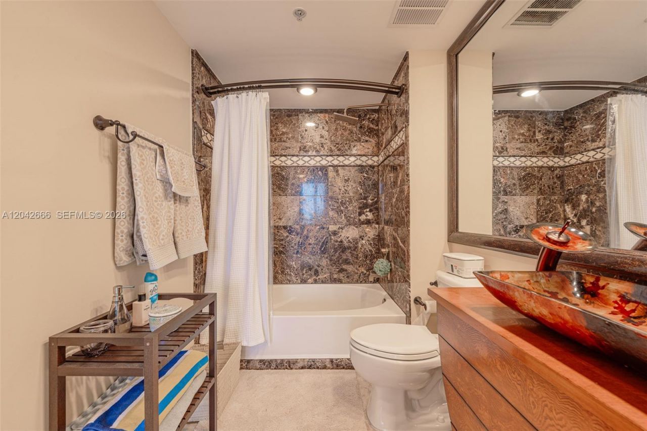 325 S Biscayne Blvd , Unit 4222, Miami, FL 33131 Photo