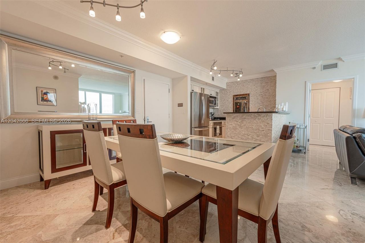 325 S Biscayne Blvd , Unit 4222, Miami, FL 33131 Photo