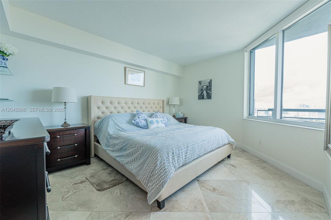 325 S Biscayne Blvd , Unit 4222, Miami, FL 33131 Photo