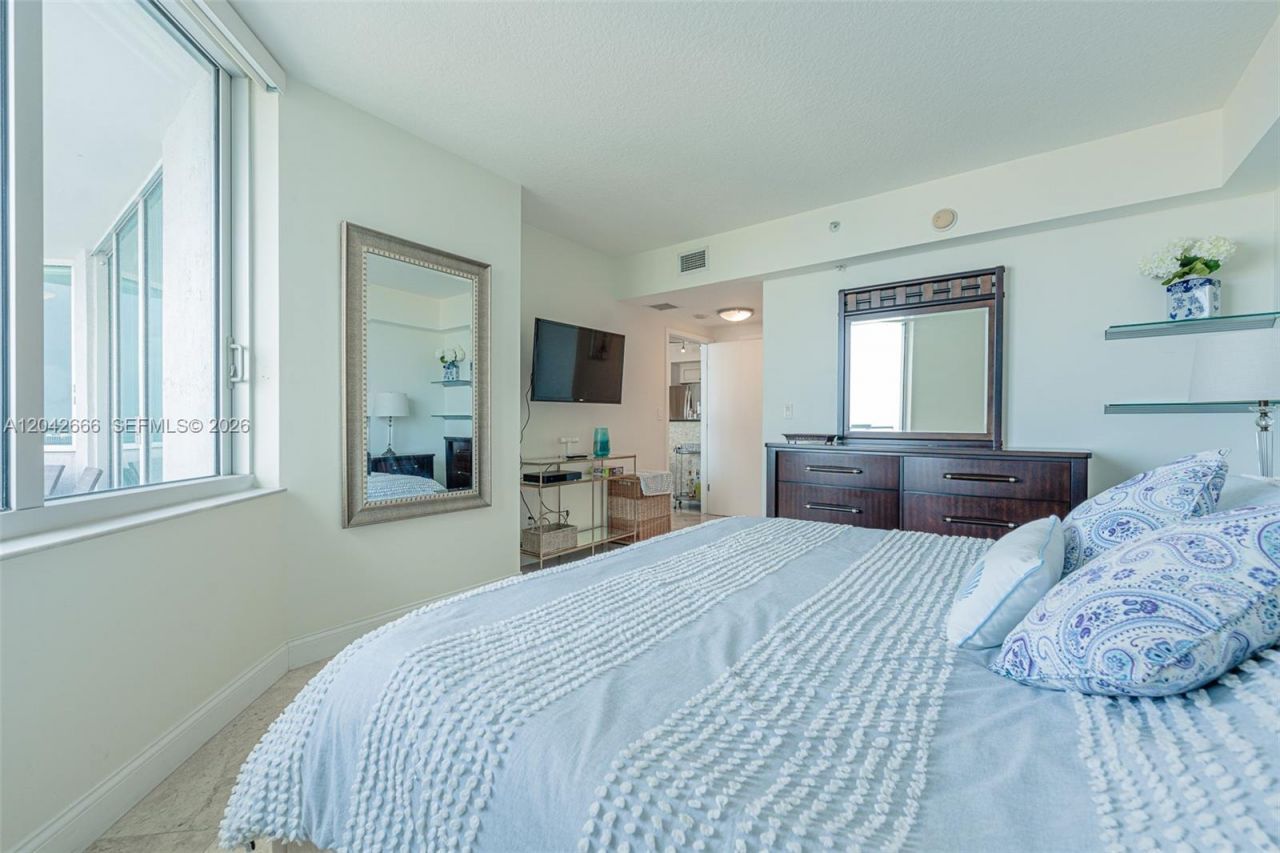 325 S Biscayne Blvd , Unit 4222, Miami, FL 33131 Photo