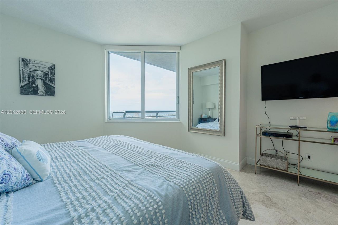 325 S Biscayne Blvd , Unit 4222, Miami, FL 33131 Photo