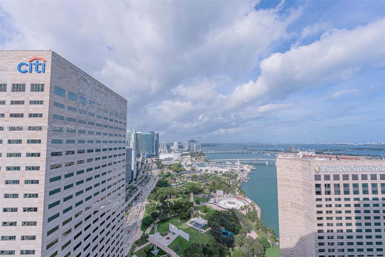 325 S Biscayne Blvd , Unit 4222, Miami, FL 33131 Photo