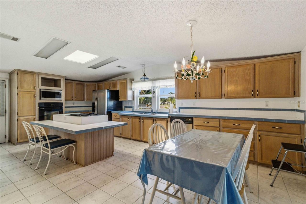 8476 Imperial Circle , Palmetto, FL 34221 Photo