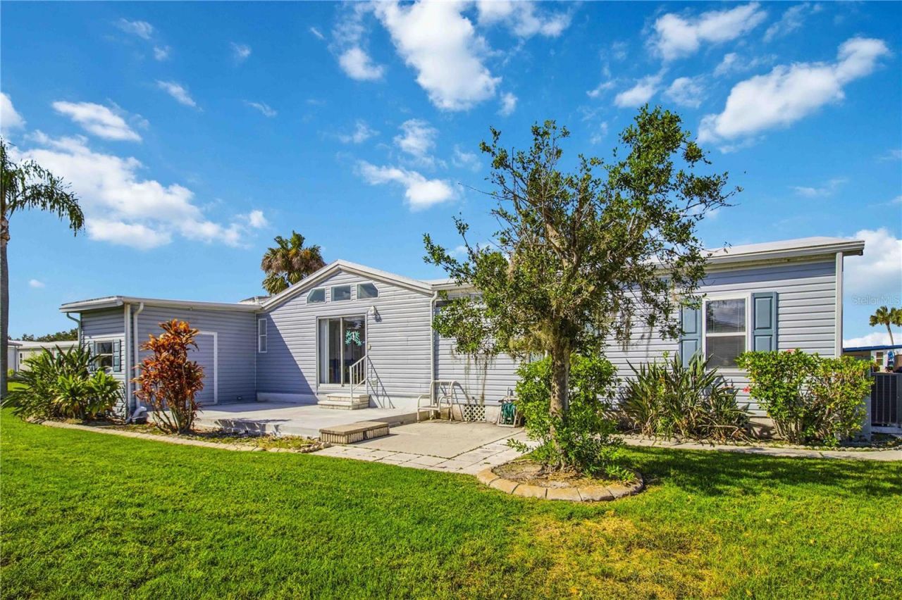 8476 Imperial Circle , Palmetto, FL 34221 Photo