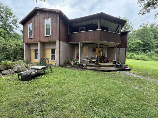 180 Rockcastle , Lousia, KY 41230
