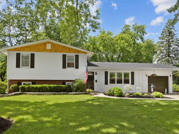 586 Aztec Drive , Carol Stream, IL 60188