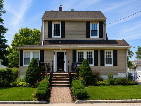 64 Avondale Street , Valley Stream, NY 11581