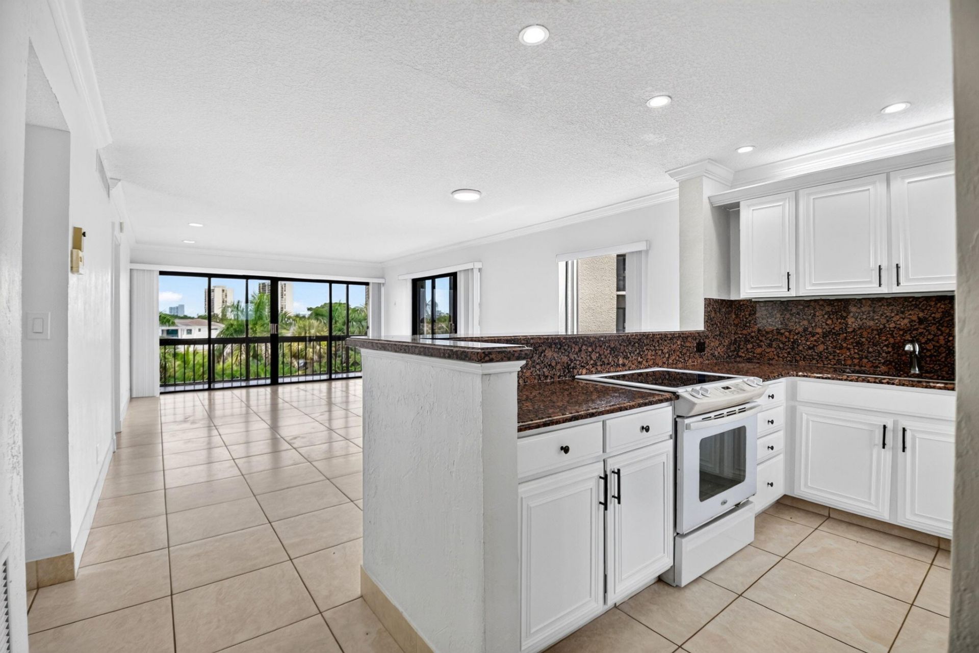 3050 Presidential Way, Unit 407, West Palm Beach, FL 33401 Photo