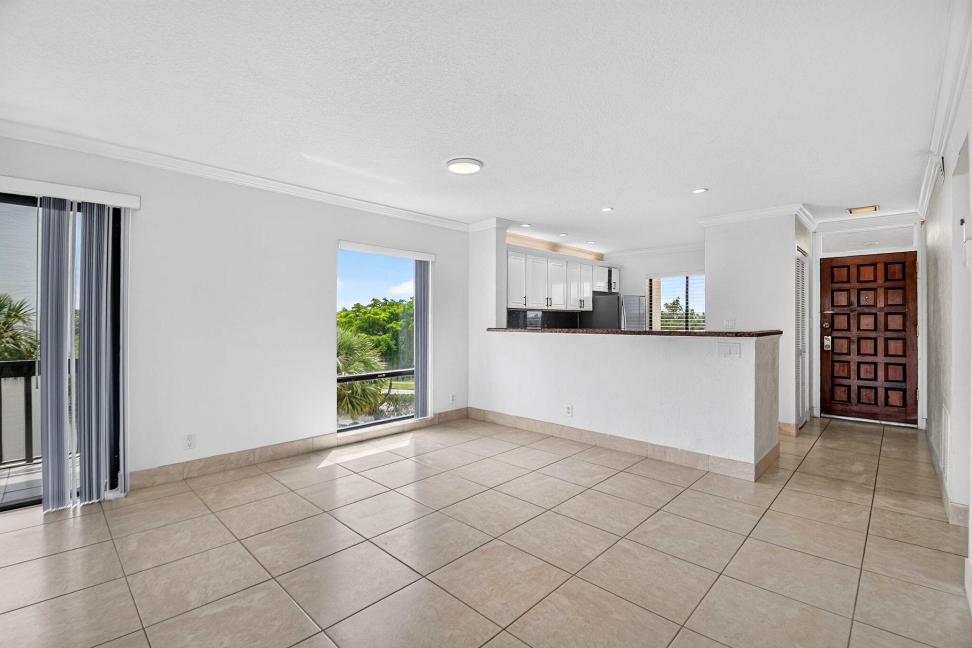 3050 Presidential Way, Unit 407, West Palm Beach, FL 33401 Photo