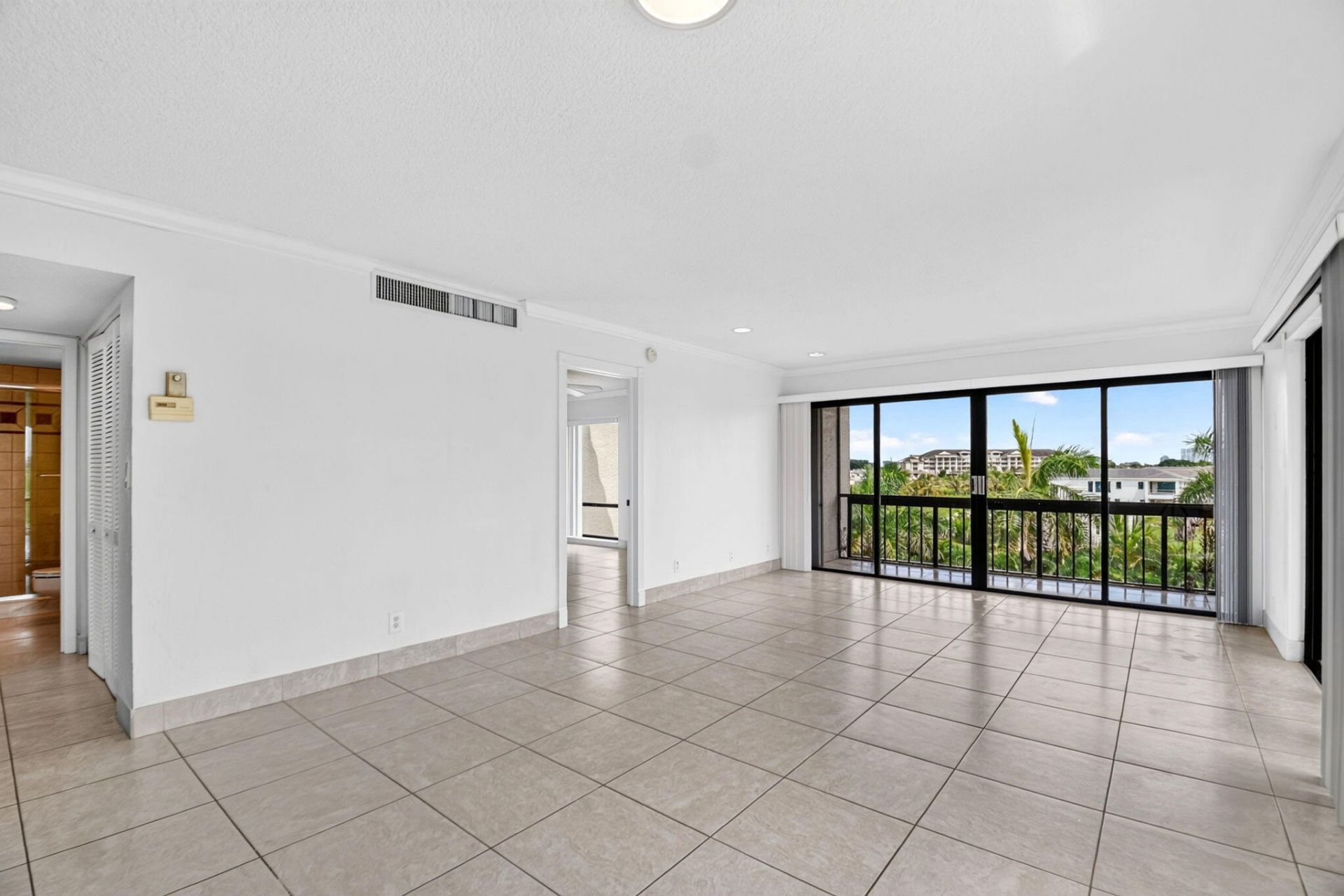 3050 Presidential Way, Unit 407, West Palm Beach, FL 33401 Photo