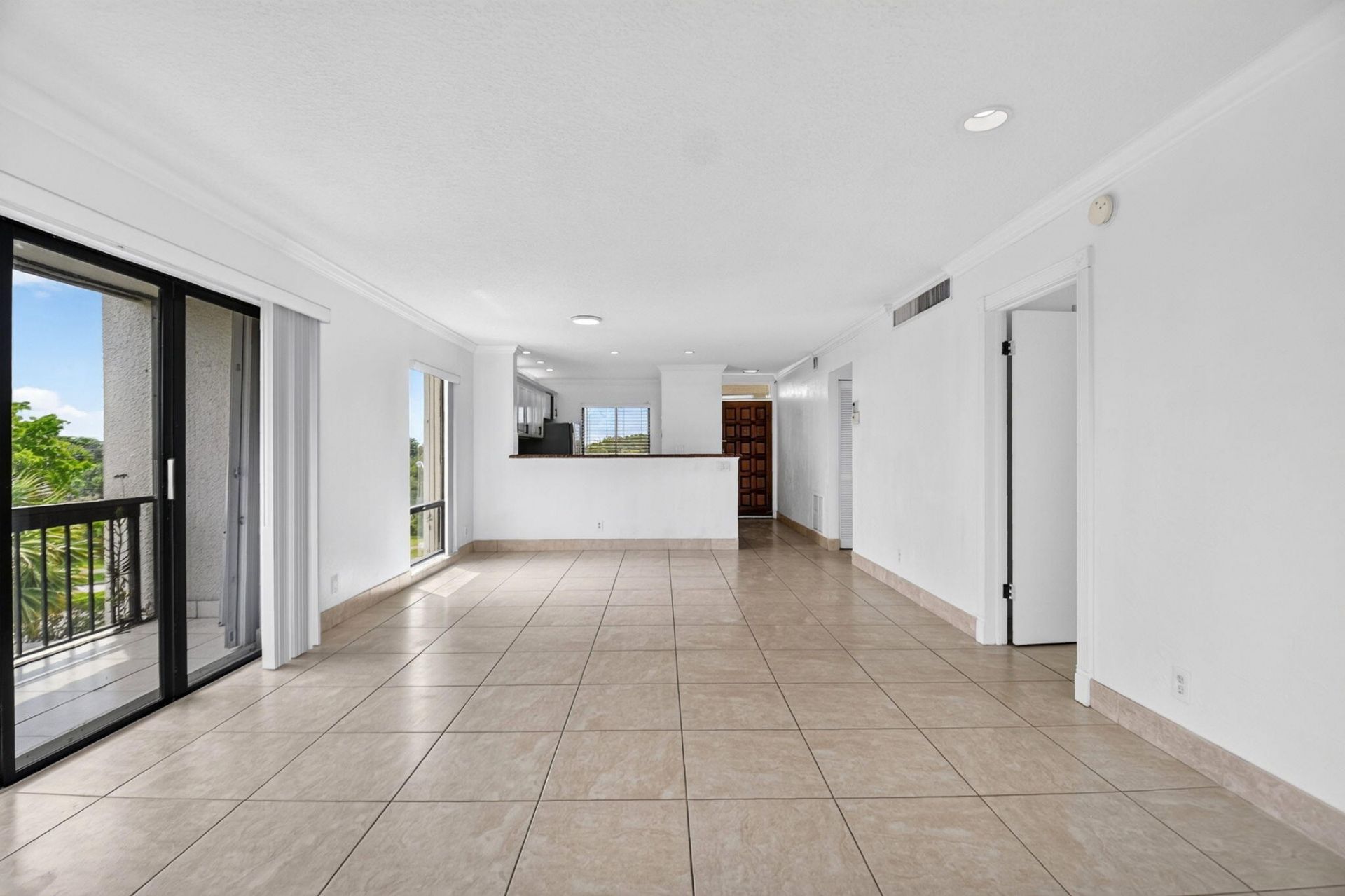 3050 Presidential Way, Unit 407, West Palm Beach, FL 33401 Photo