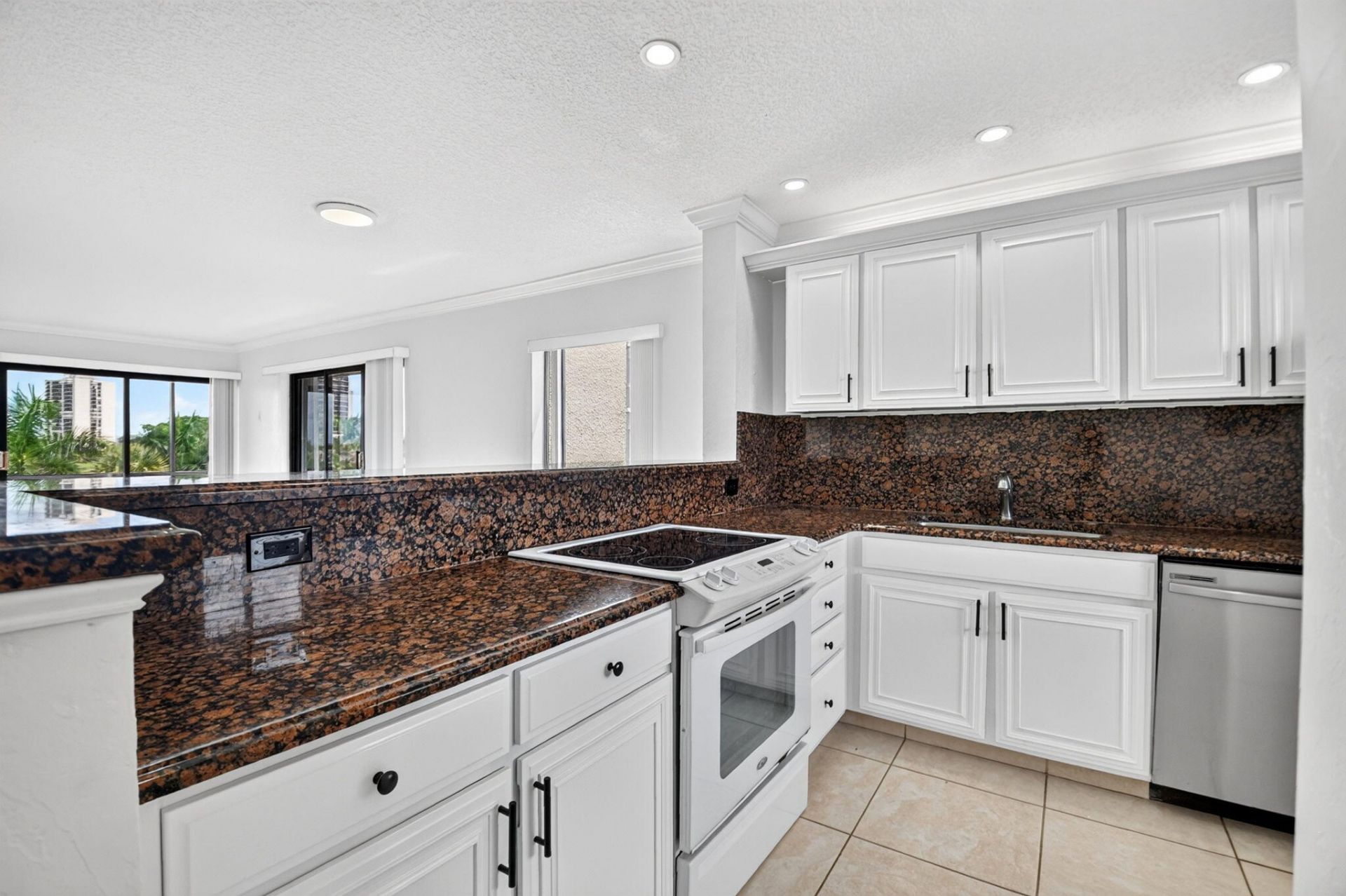 3050 Presidential Way, Unit 407, West Palm Beach, FL 33401 Photo