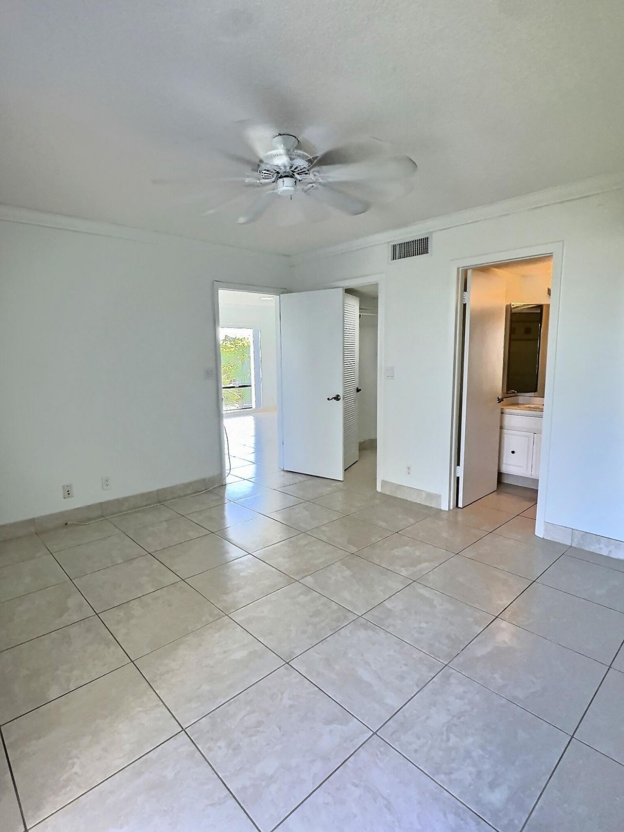3050 Presidential Way, Unit 407, West Palm Beach, FL 33401 Photo