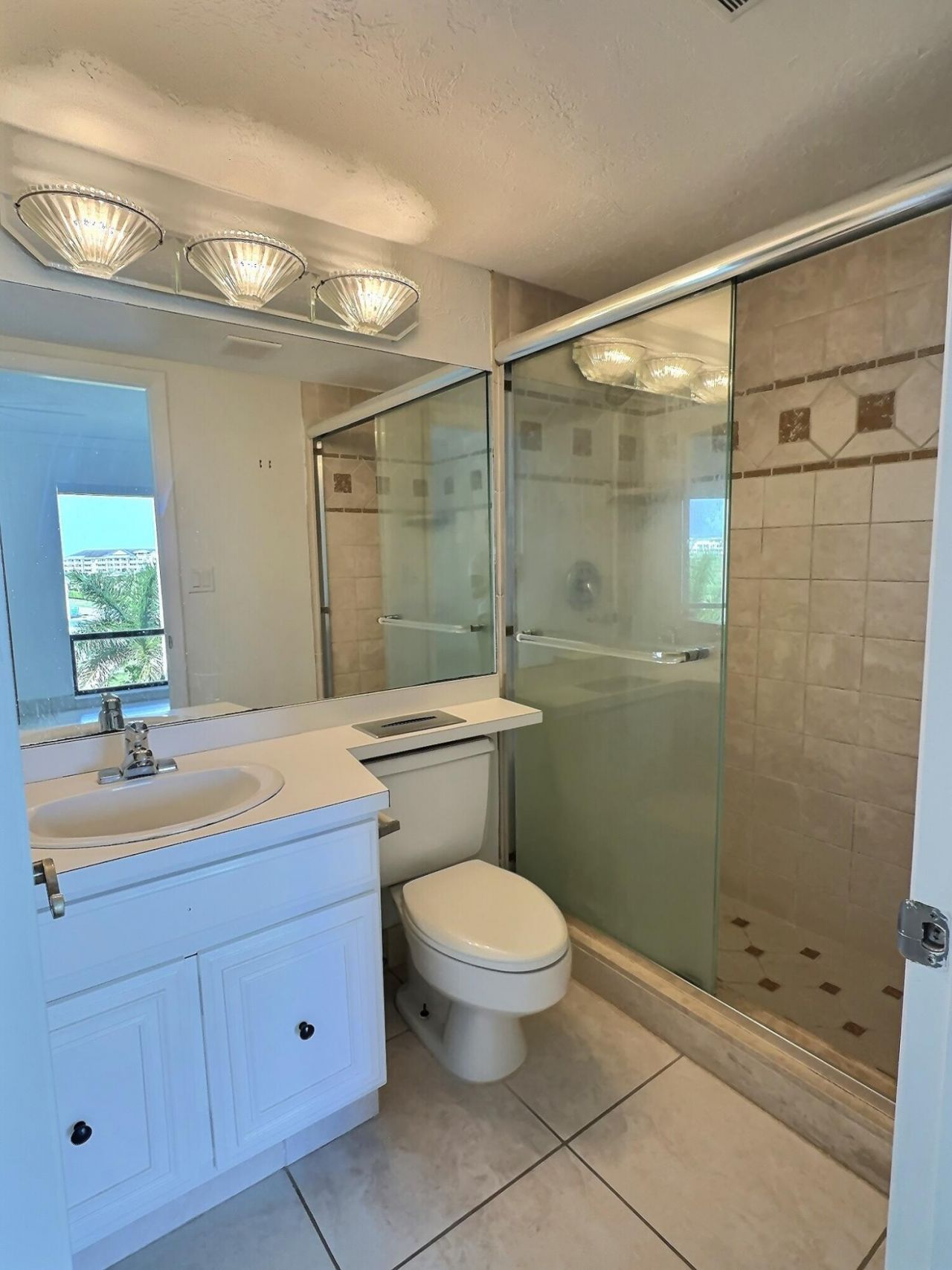 3050 Presidential Way, Unit 407, West Palm Beach, FL 33401 Photo