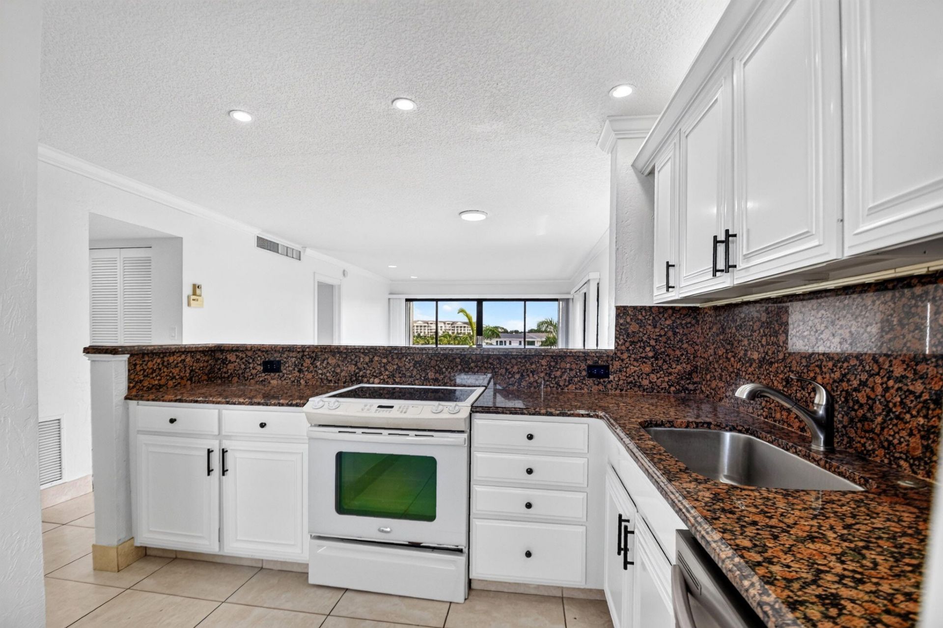 3050 Presidential Way, Unit 407, West Palm Beach, FL 33401 Photo