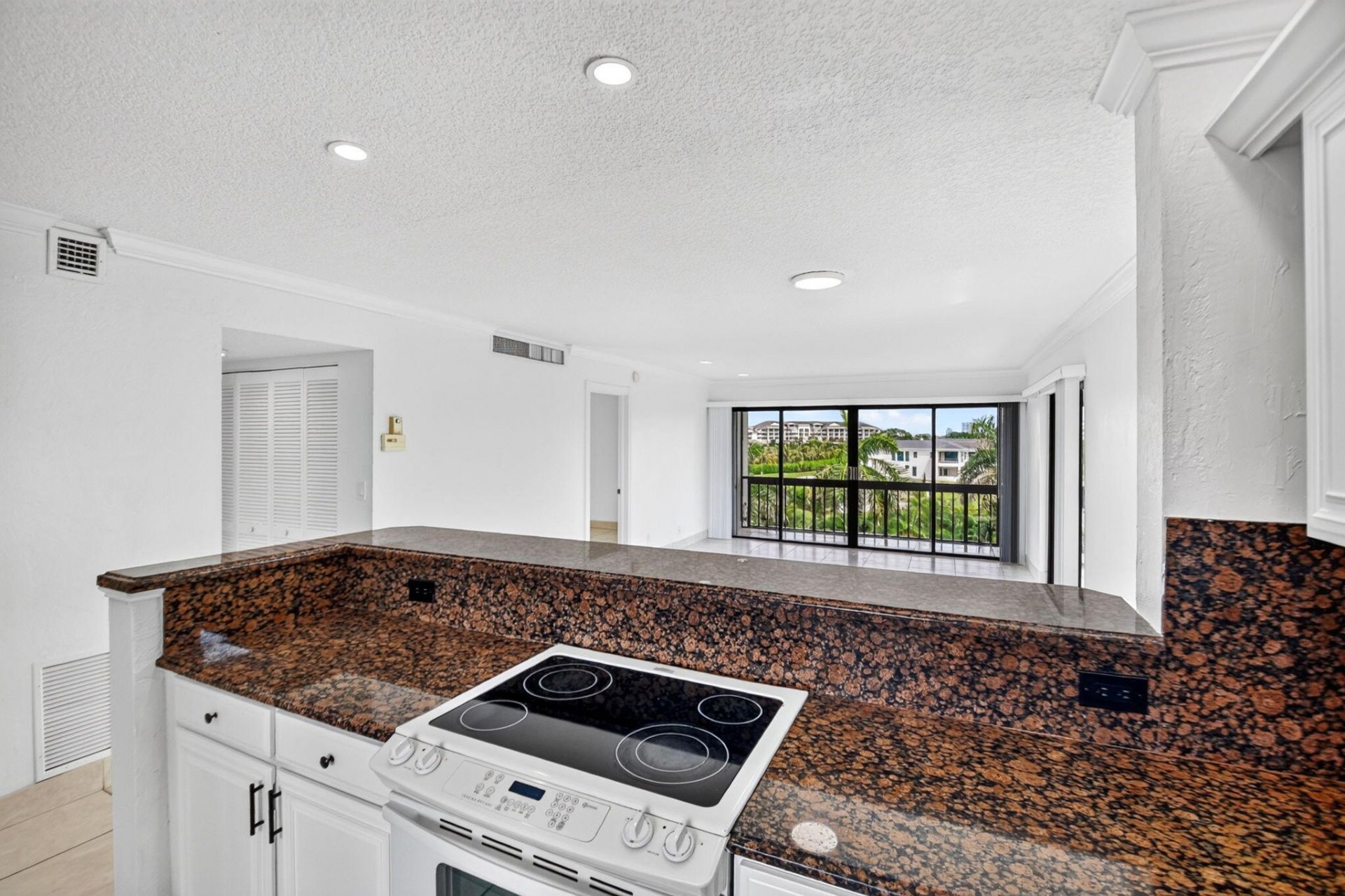 3050 Presidential Way, Unit 407, West Palm Beach, FL 33401 Photo