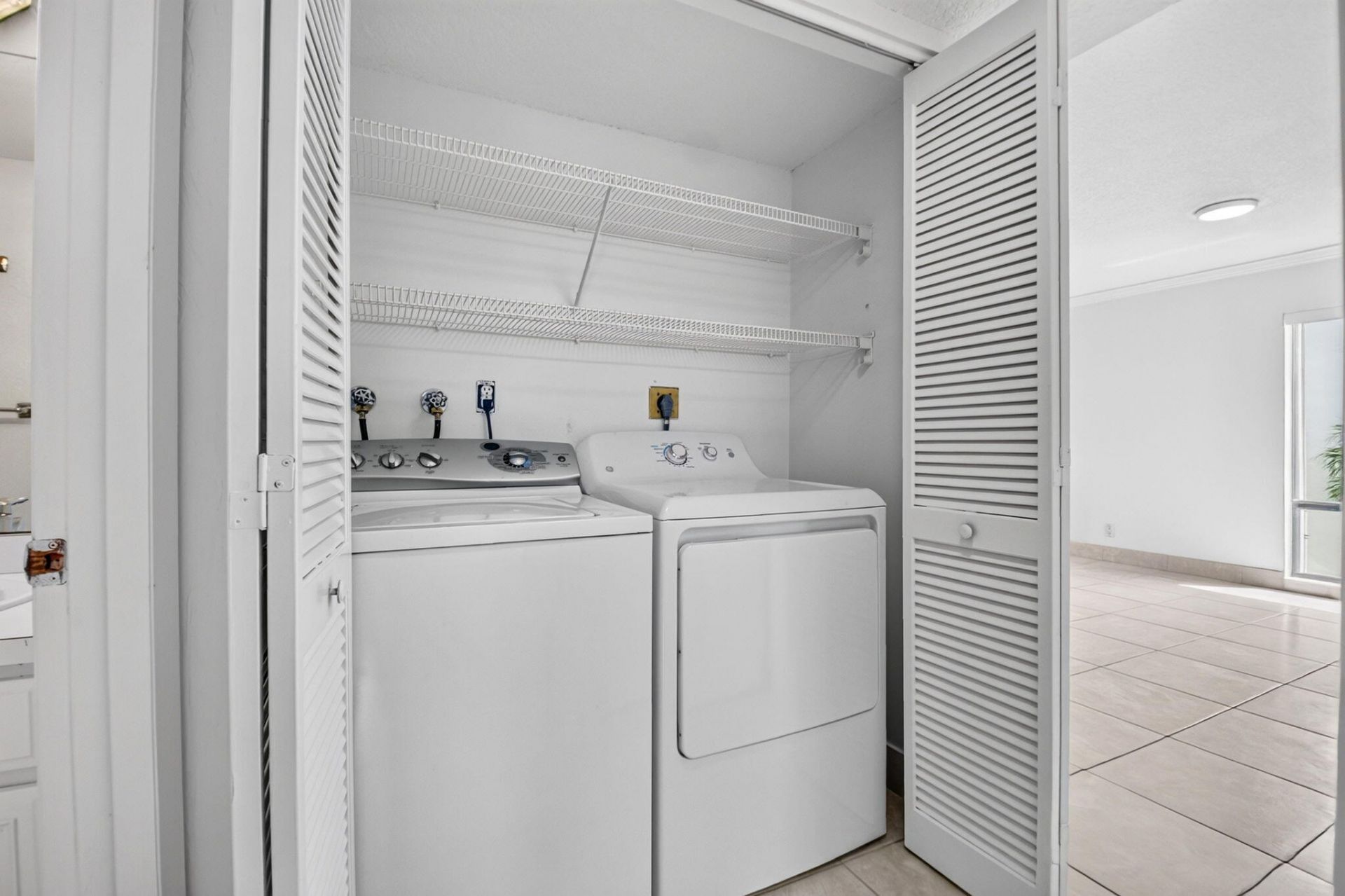 3050 Presidential Way, Unit 407, West Palm Beach, FL 33401 Photo