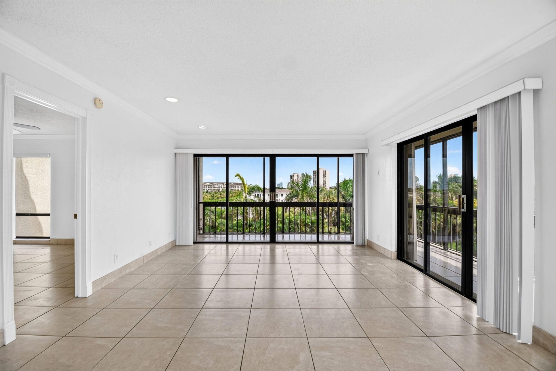 3050 Presidential Way, Unit 407, West Palm Beach, FL 33401 Photo
