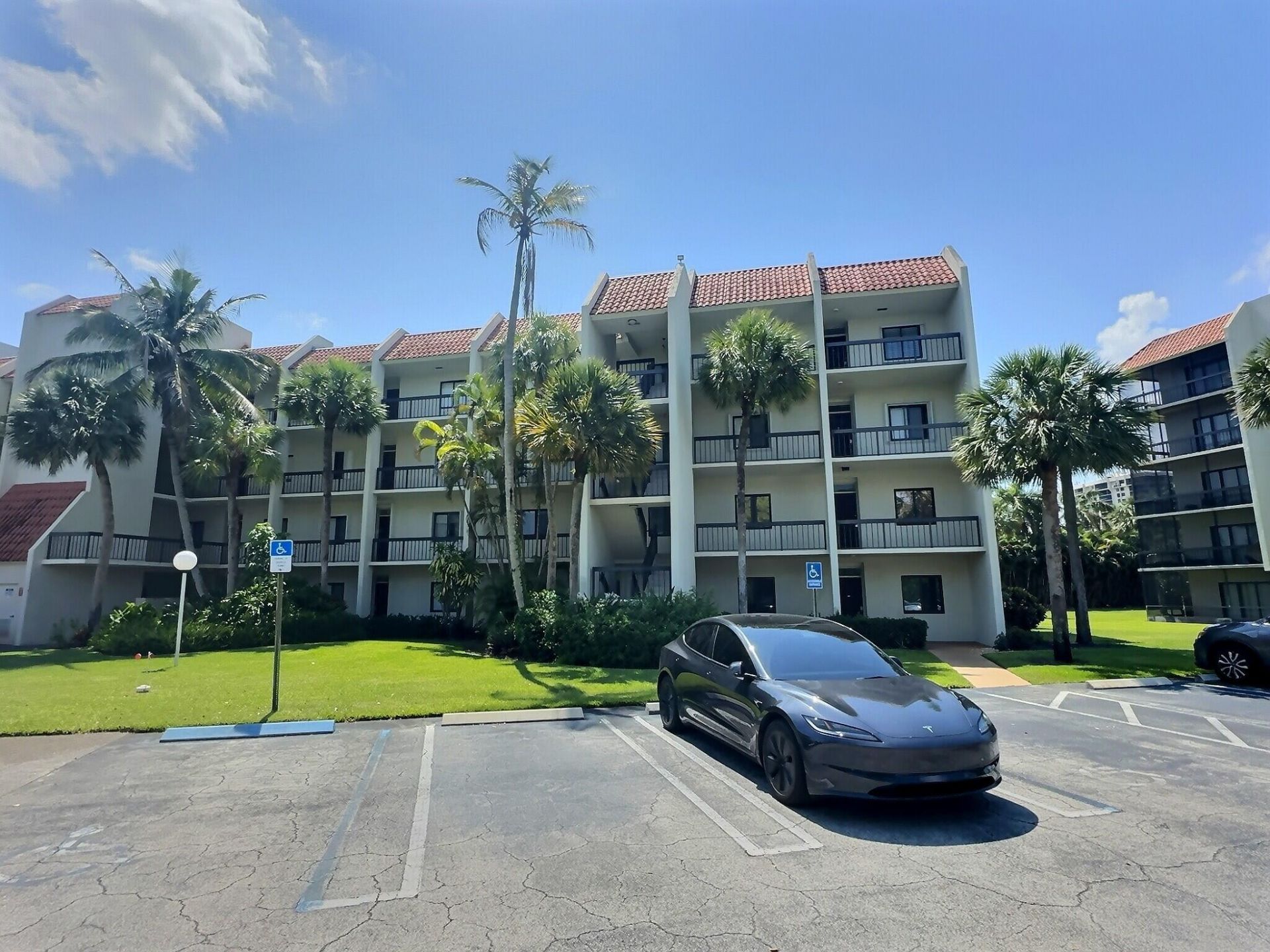 3050 Presidential Way, Unit 407, West Palm Beach, FL 33401 Photo