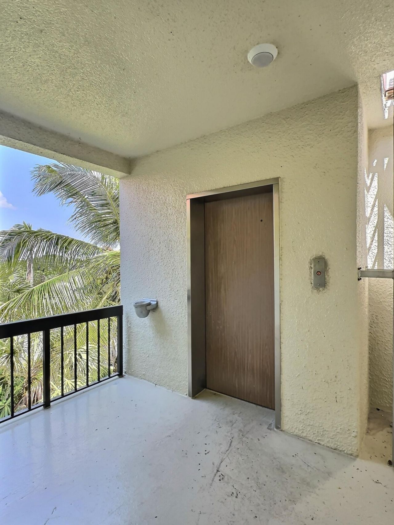 3050 Presidential Way, Unit 407, West Palm Beach, FL 33401 Photo