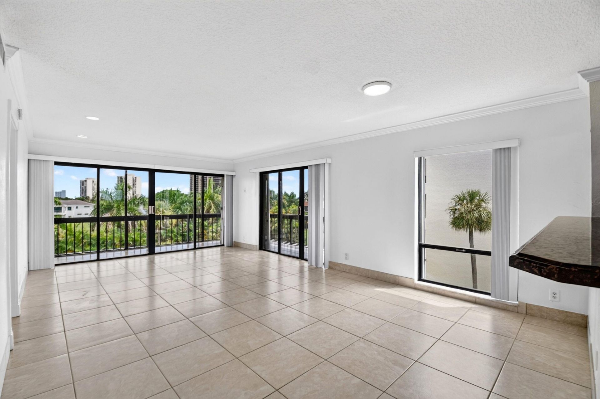 3050 Presidential Way, Unit 407, West Palm Beach, FL 33401 Photo