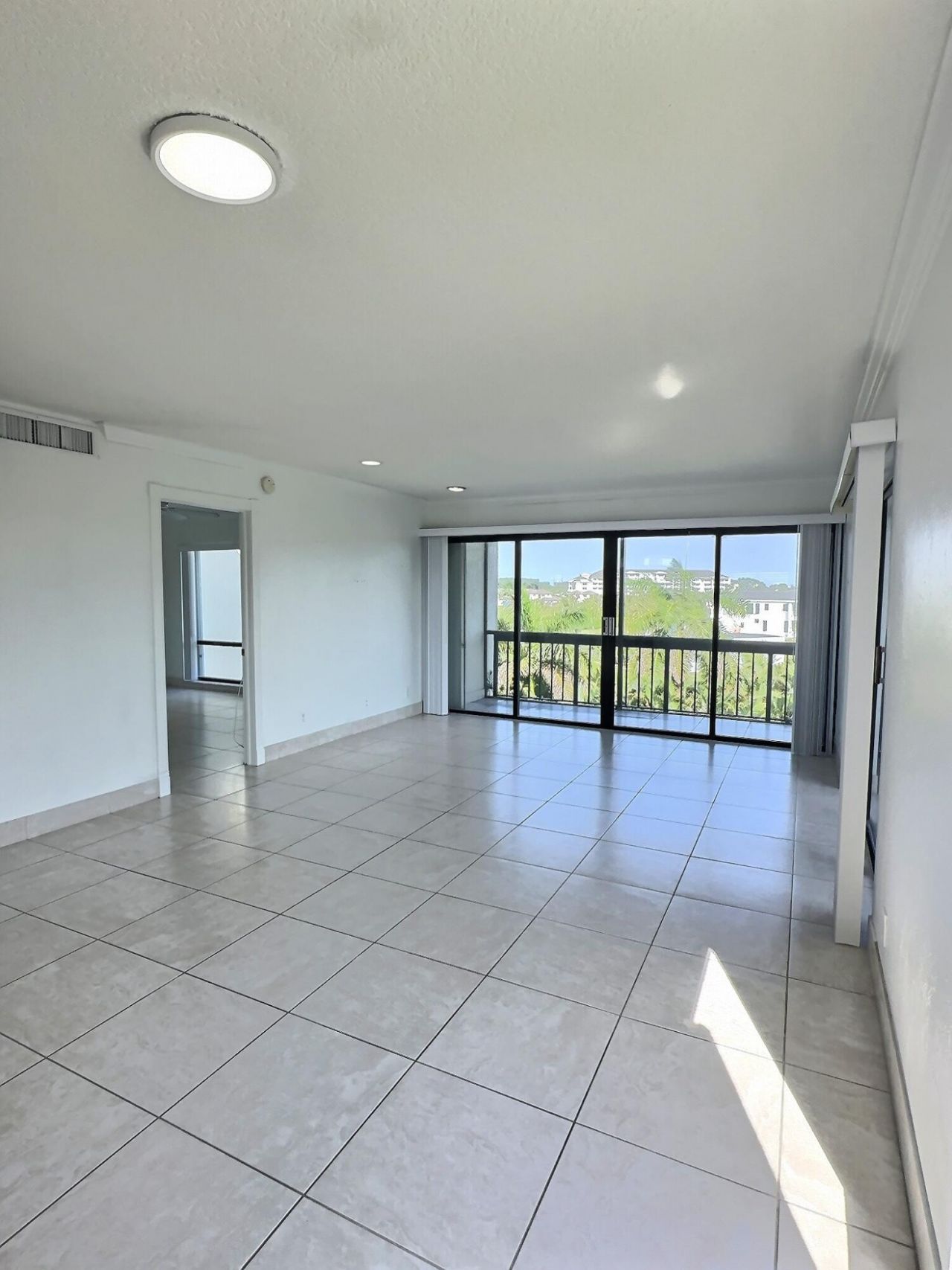 3050 Presidential Way, Unit 407, West Palm Beach, FL 33401 Photo