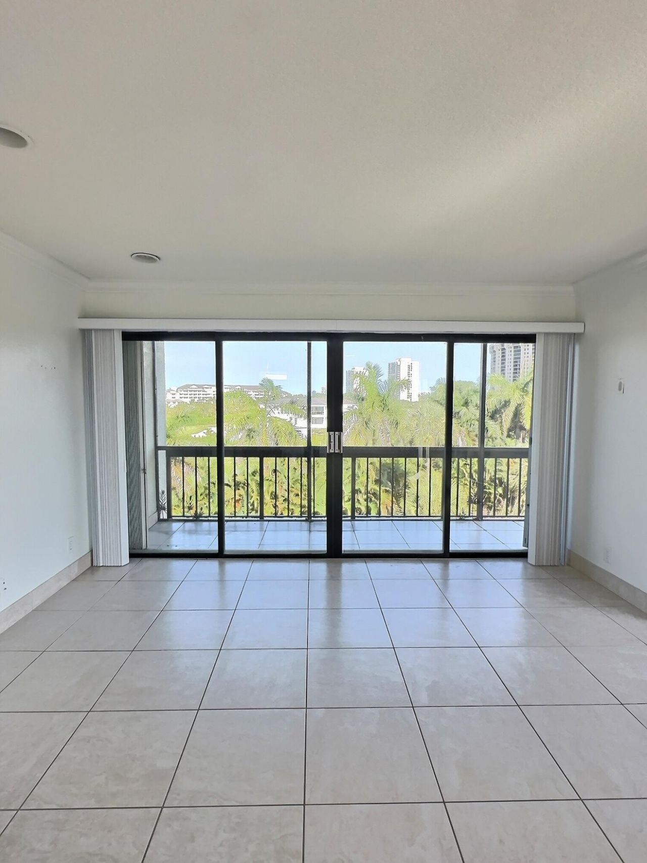 3050 Presidential Way, Unit 407, West Palm Beach, FL 33401 Photo