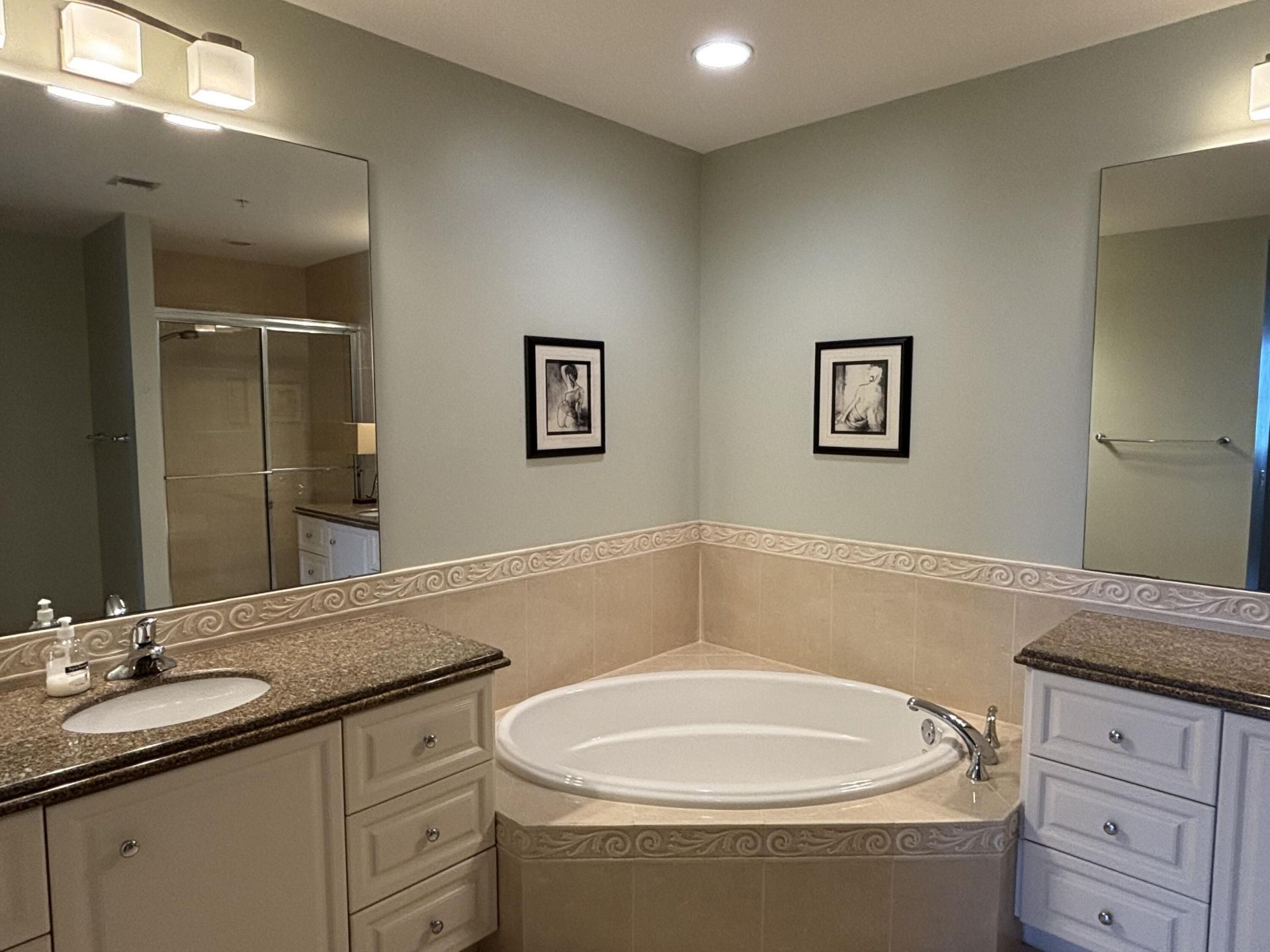 29 Harbour Isle W, Unit 102, Fort Pierce, FL 34949 Photo