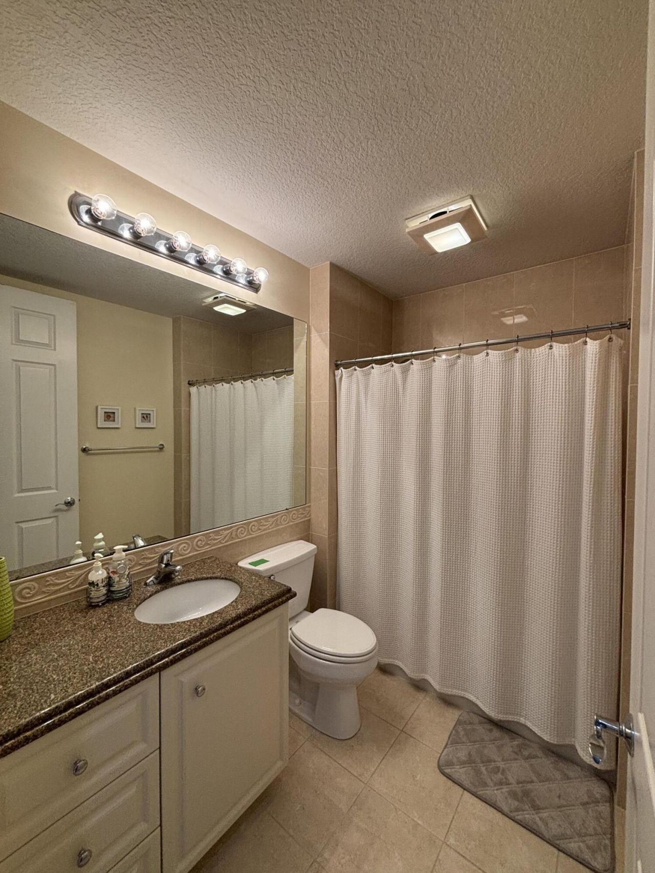 29 Harbour Isle W, Unit 102, Fort Pierce, FL 34949 Photo
