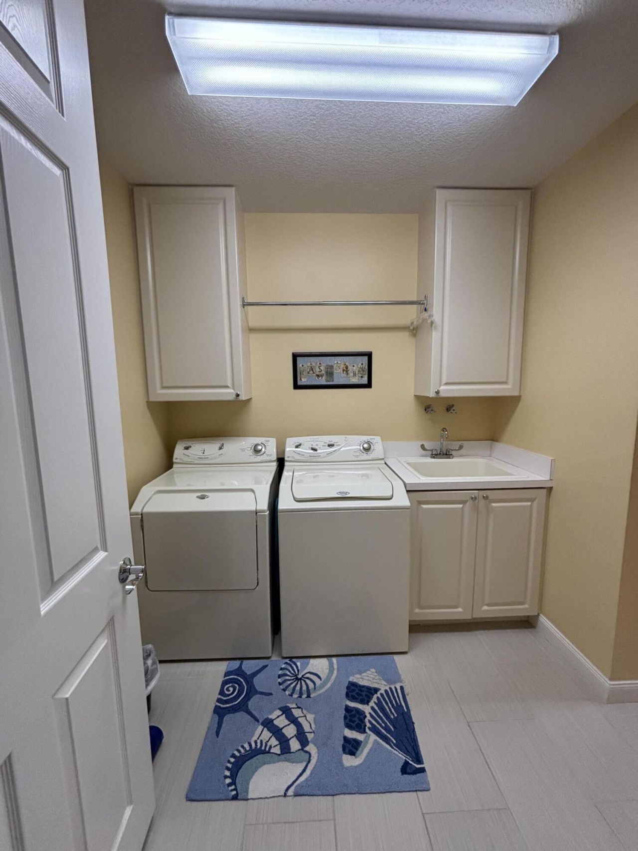 29 Harbour Isle W, Unit 102, Fort Pierce, FL 34949 Photo