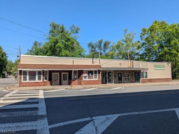 2 Greenwich St, Belvidere, NJ 07823