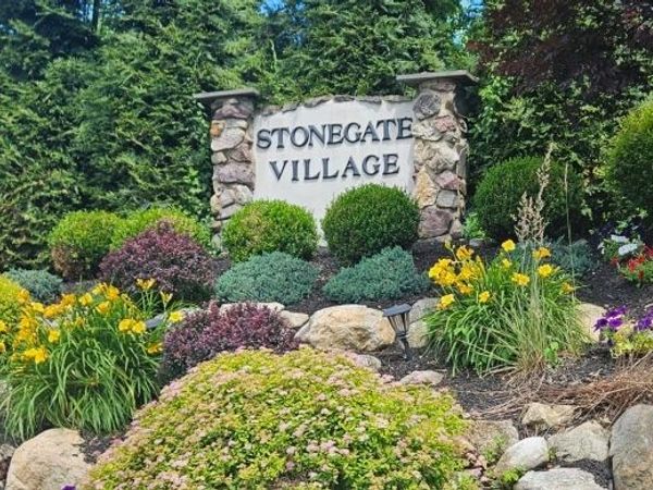 1907 Stonegate Ln, Stanhope, NJ 07874