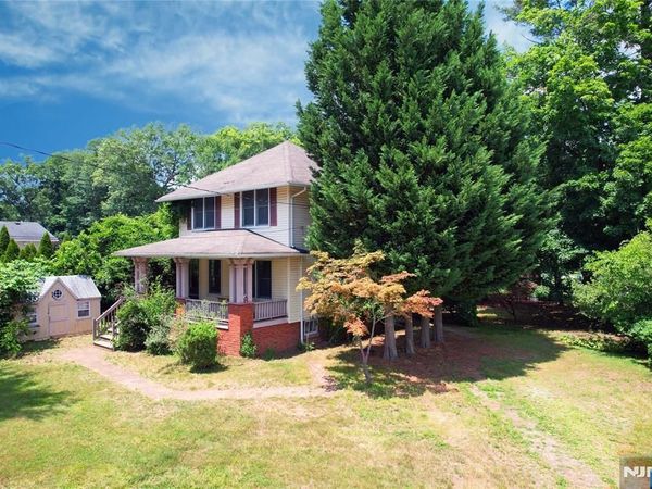 8 Brian Court, Pequannock Township, NJ 07440