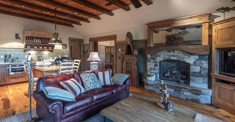 8133 Valhalla Drive, Truckee, CA 96161 Photo