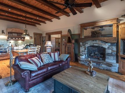 8133 Valhalla Drive, Truckee, CA 96161 Photo